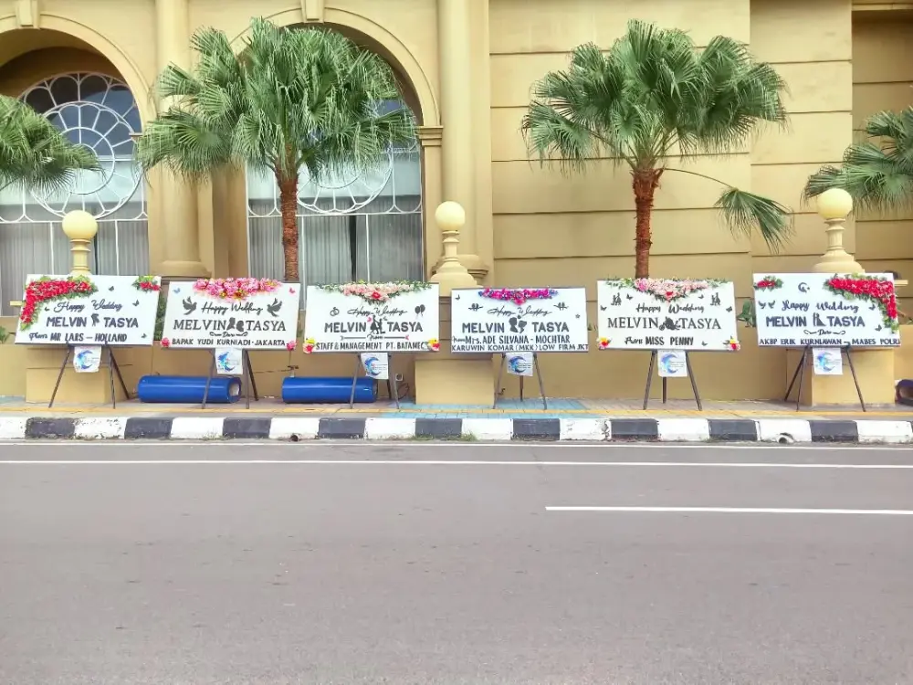 Karangan Bunga Papan Batam Centre oleh B&B Florist Batam